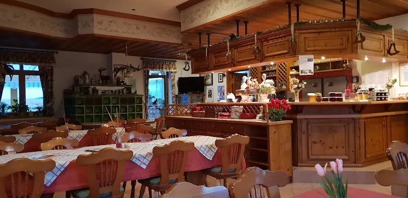 Melinda Lebb_Waldschänke am Hirschpark B. u. B. Geitner_Ursensollen_review