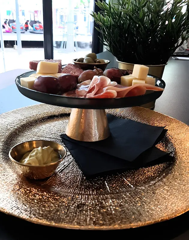 Grand Café Woensdag_Netherlands_slider_image_2