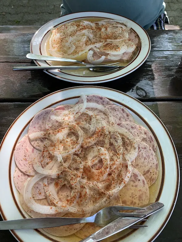 Gaststätte Riedhof | Biergarten mit Innen- und Aussenbereich (Brennholzverkauf)_Vöhringen_slider_image_3