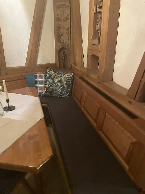 Rent Apart_Brauner Bär und weiße Taube • Fränkische Gastwirtschaft_Volkach_review