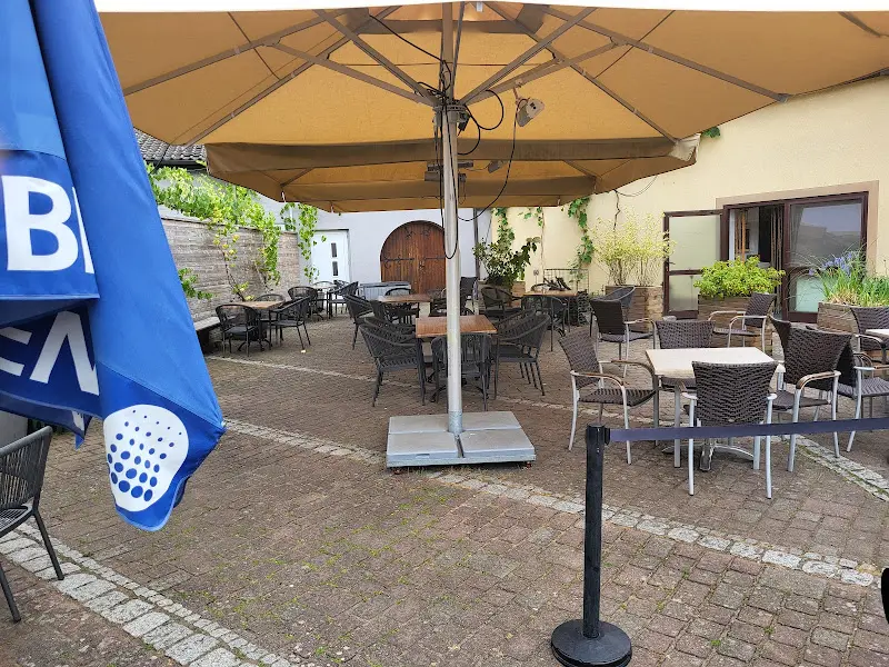 Brauner Bär und weiße Taube • Fränkische Gastwirtschaft_Volkach_slider_image_2