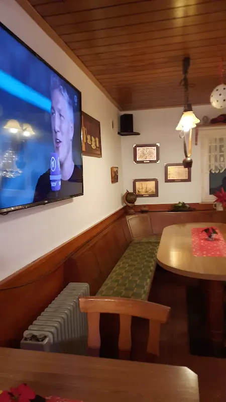 Peter Schirrwagen_Gaststätte Zur Tränke_Höhe_review