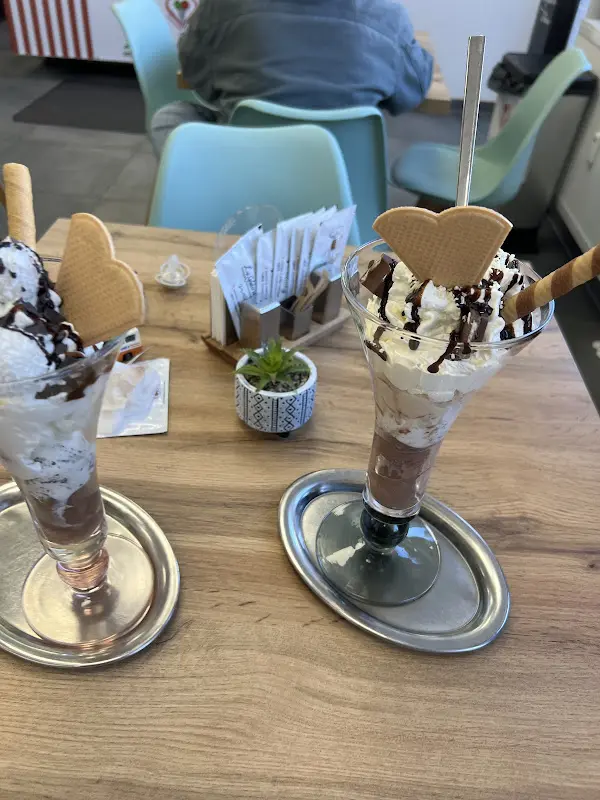 roberta buffoli_La Gelateria al Flusso_Waldaschaff_avis