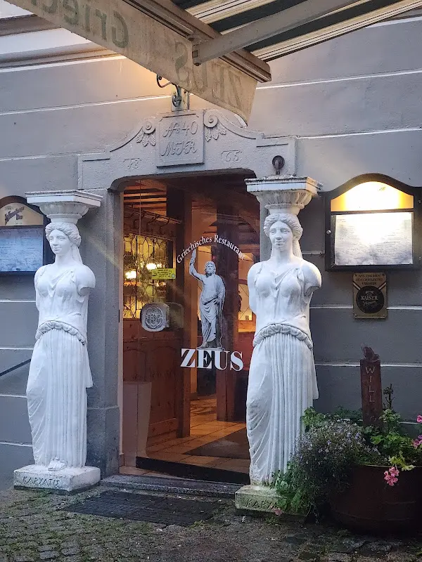 Giorgio Gugler_Griechisches Restaurant Zeus_Austria_recensione