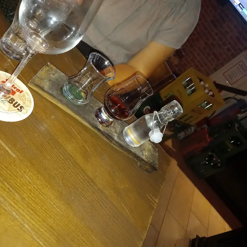 and. st.-hö._ums Eck Tom´s Pub & Whisky Corner_Austria_review