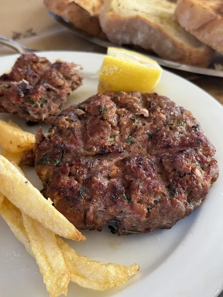 Yaniv Nissim_Tavern Mythos_Anávyssos_Bewertung