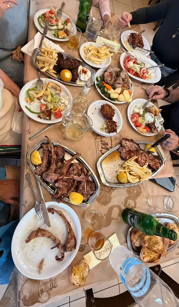 Matthieu Damiano_Tavern Mythos_Anávyssos_Bewertung