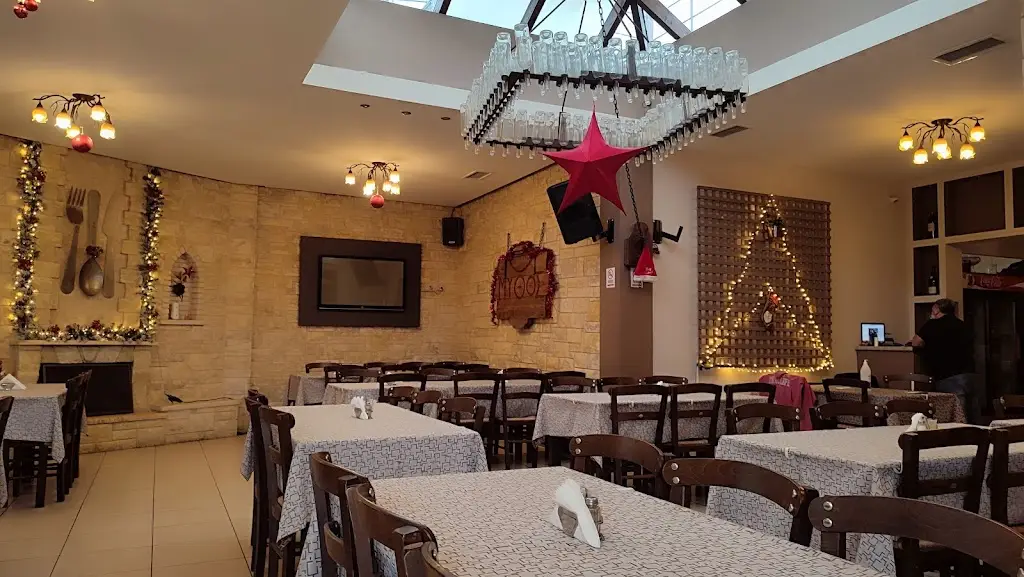 Tavern Mythos_Anávyssos_slider_image_1