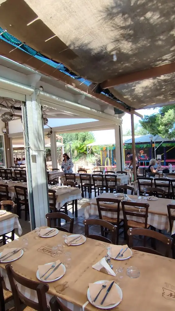 Tavern Mythos_Anávyssos_slider_image_2