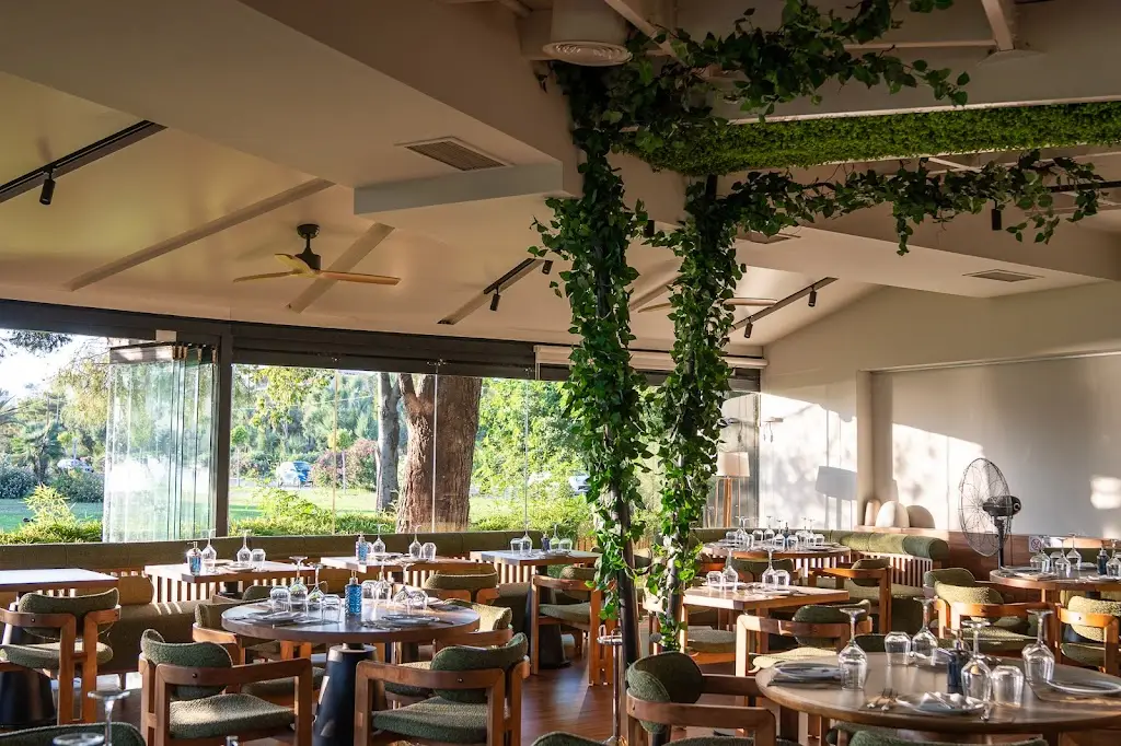 Notos Lounge restaurante en Voúla