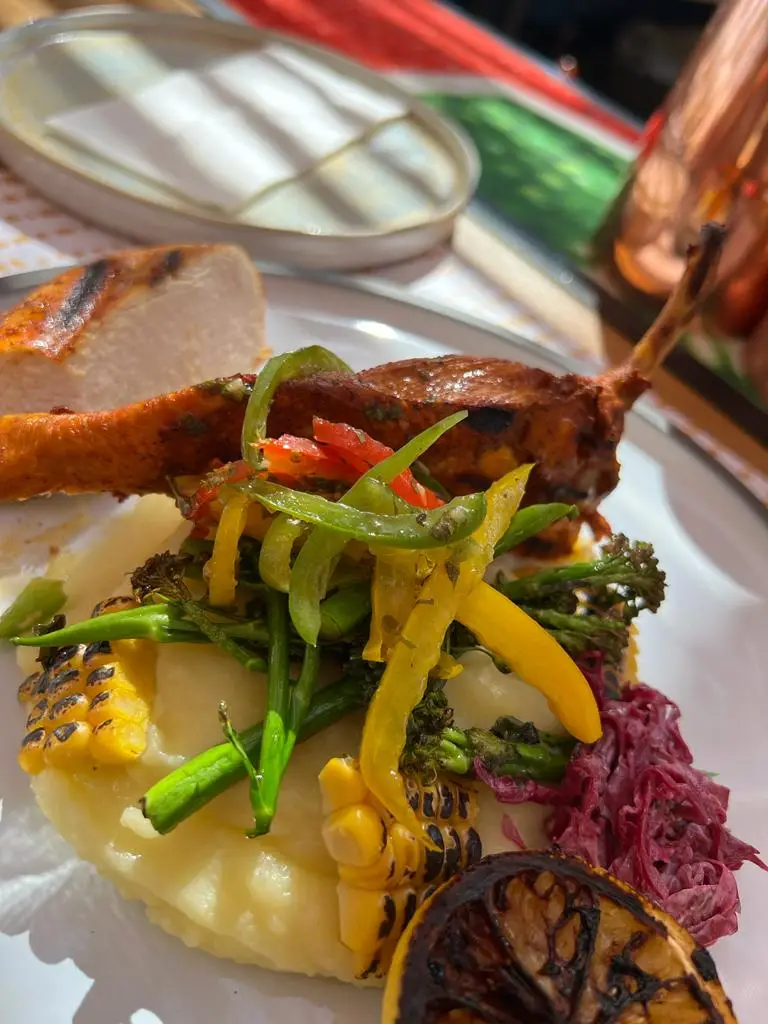 Emily Mandilaras_Toro Del Mar_Voúla_Bewertung