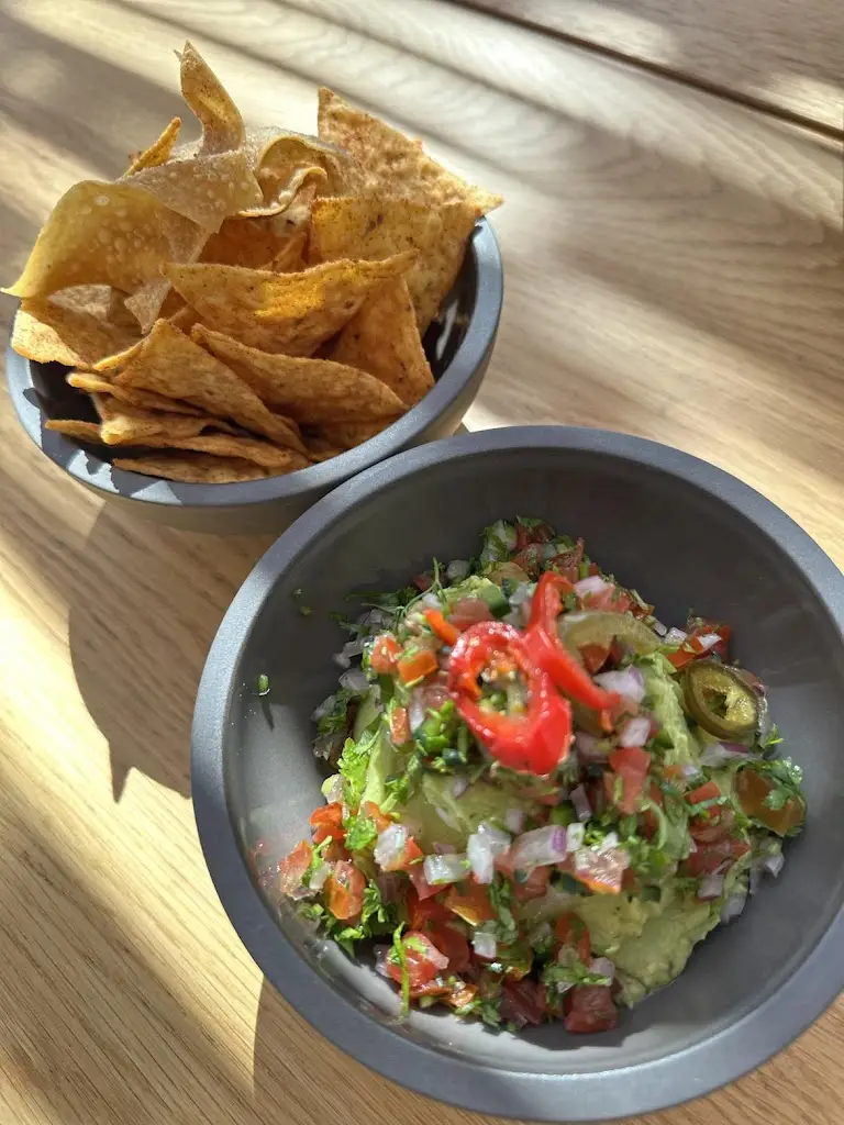 Cleopatra Theodoulou_Toro Del Mar_Voúla_Bewertung