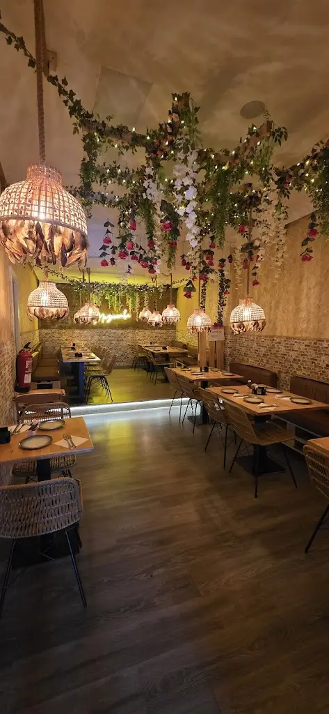 ΦΙΣ Fish & Drinks_Voúla_slider_image_2