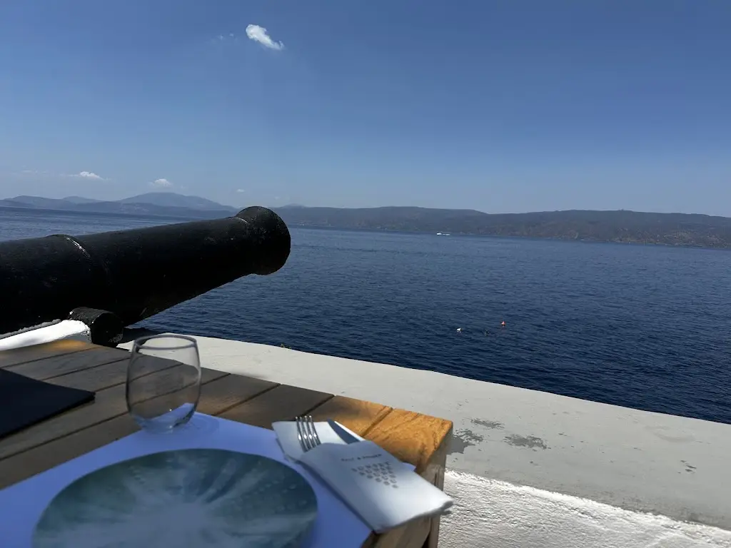 Justin Tan_Sunset Restaurant_Ýdra_Bewertung