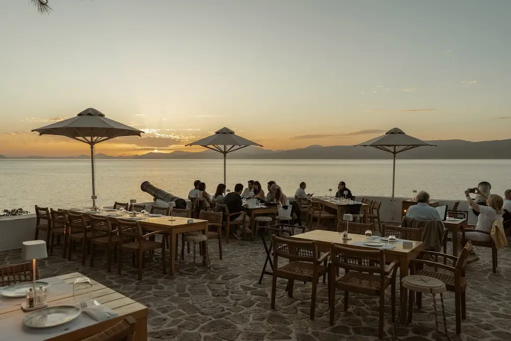 Sunset Restaurant_Ýdra_slider_image_1