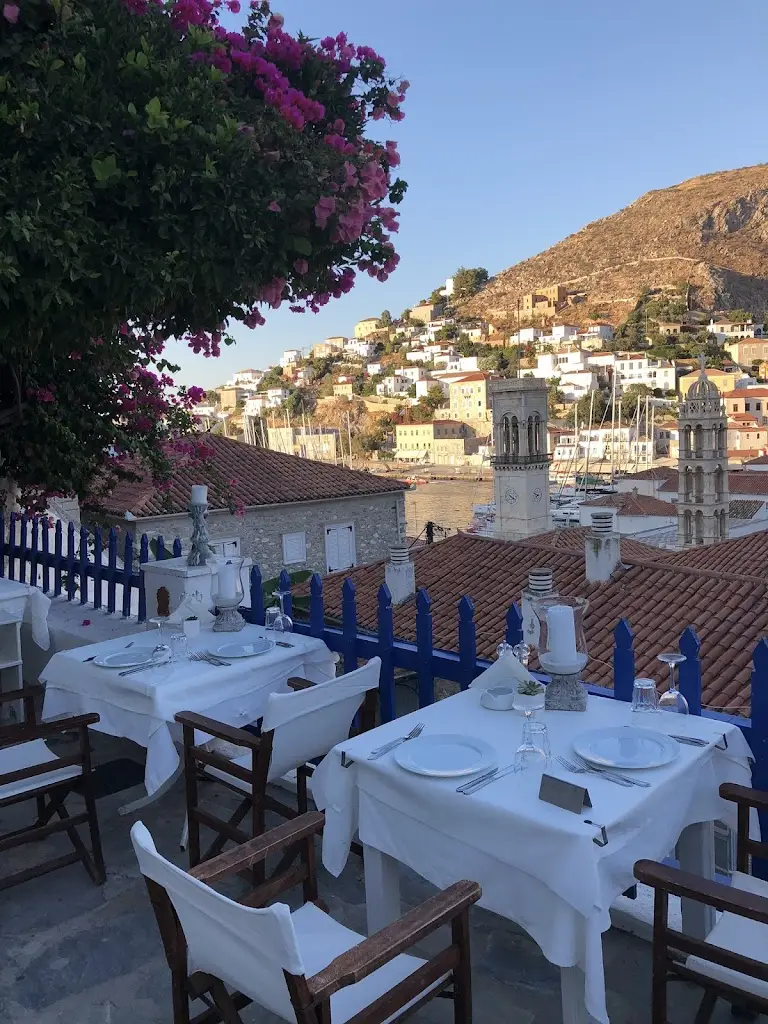 Veranda Restaurant_Ýdra_slider_image_1