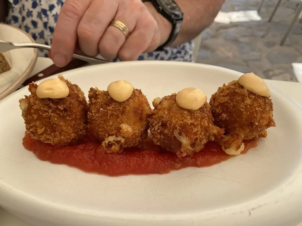 Poppy_Manna Restaurant - Mediterranean New Greek Cuisine_Ýdra_Bewertung