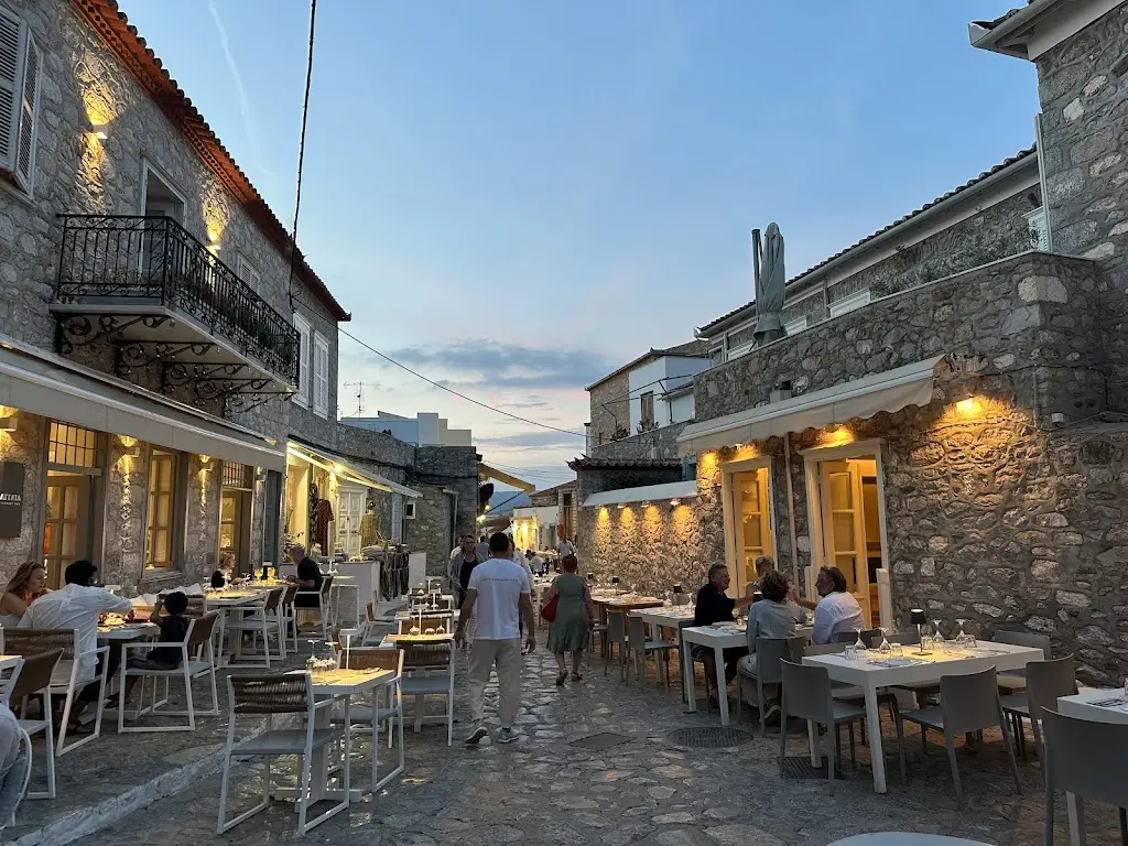 Manna Restaurant - Mediterranean New Greek Cuisine Restaurant in Ýdra