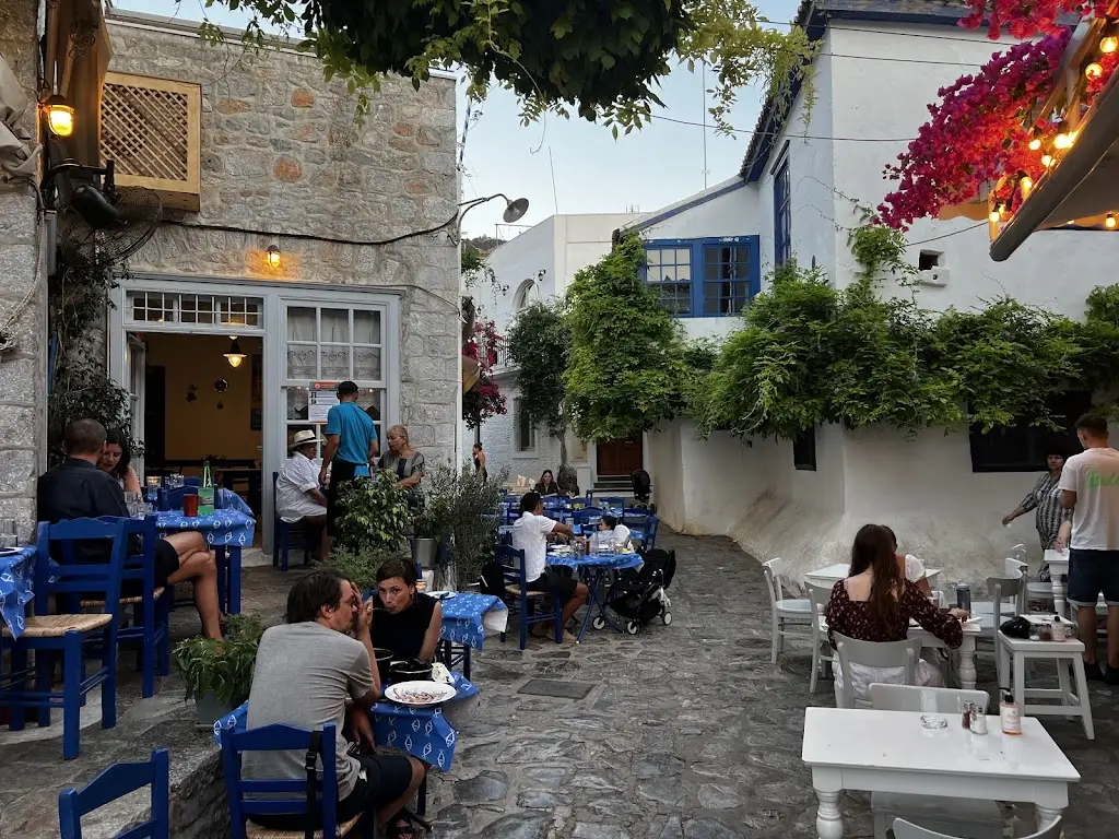 XERI ELIA - DOUSKOS_Ýdra_slider_image_1