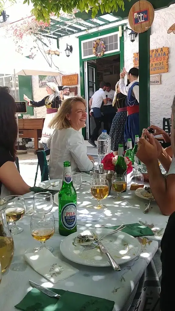 XERI ELIA - DOUSKOS_Ýdra_slider_image_2