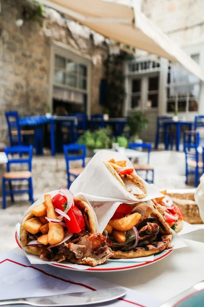 Menu_... and onion!_Ýdra_image_5