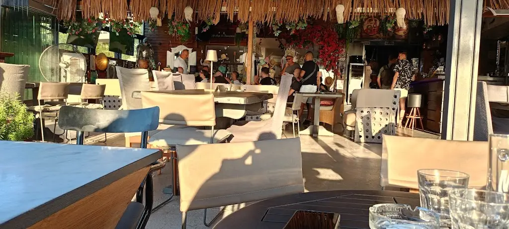 Kash Khodabakhsh_Me gusta_Anávyssos_review