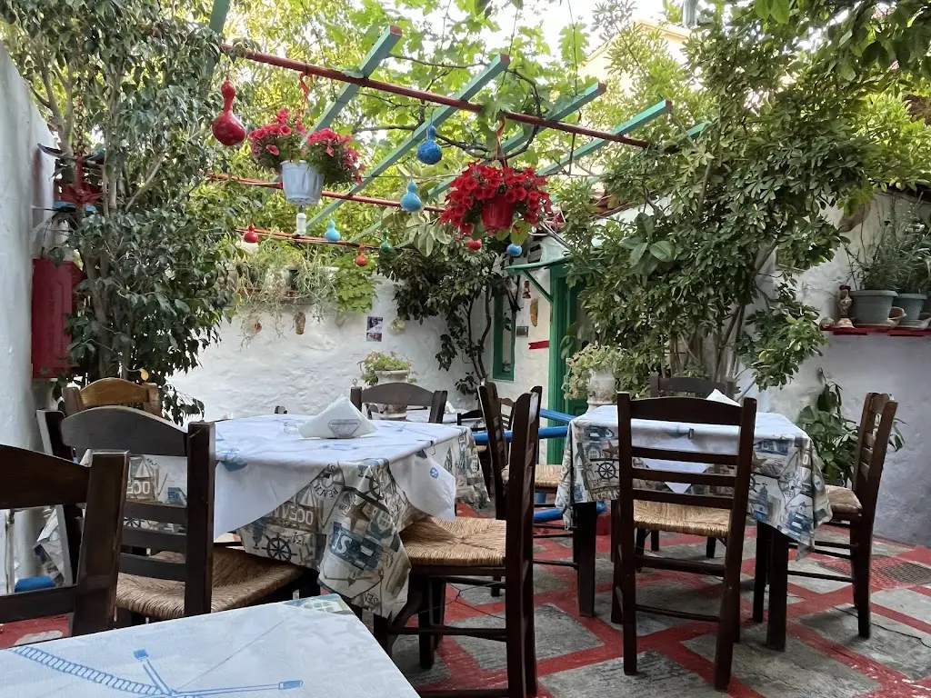 Kryfo Limani Restaurant in Ýdra