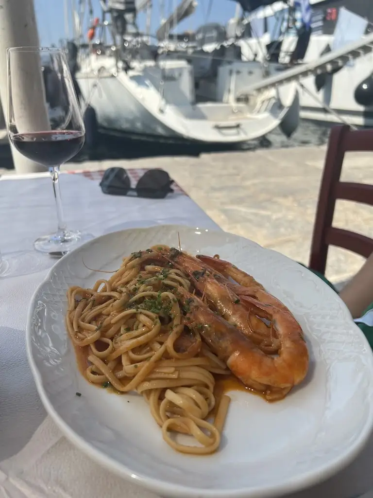 Edmund Lee_Oraia restaurant_Ýdra_Bewertung