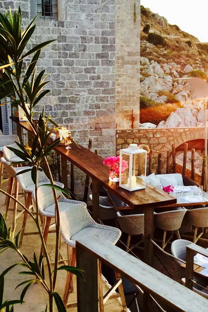 Castello Hydra Restaurant in Ýdra