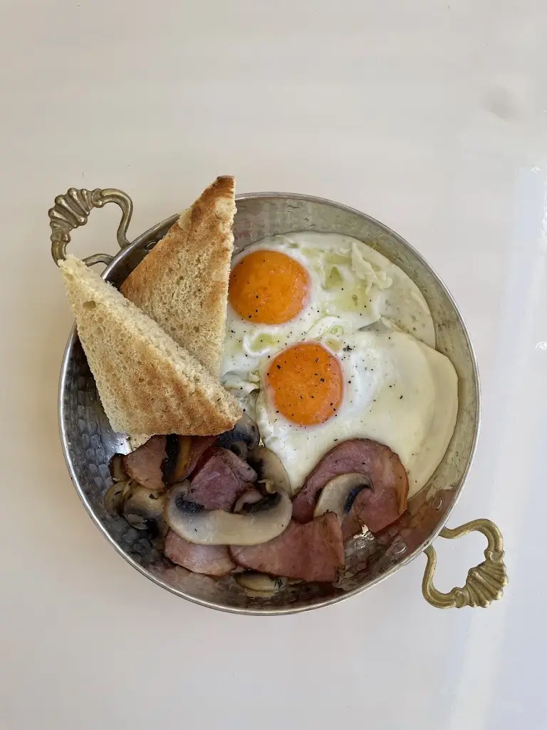 kamin Hydra - All Day Bar_Ýdra_slider_image_2