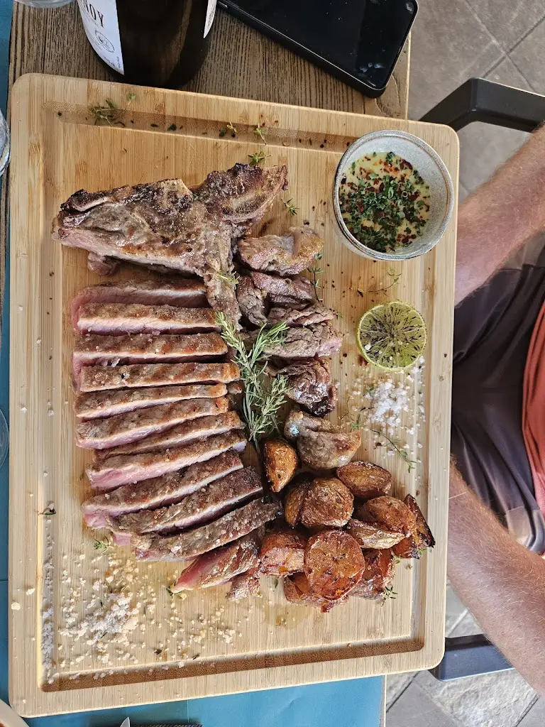 Gillian Andrade_Porta Otturata_Ágios Geórgios_review