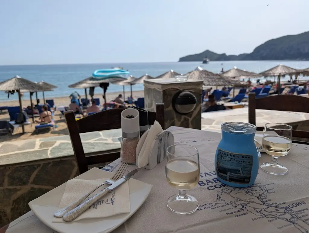 Dixtia Restaurant_Ágios Geórgios_slider_image_3