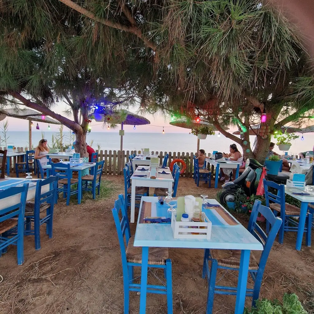 Malibu taverna Restaurant in Ágios Geórgios