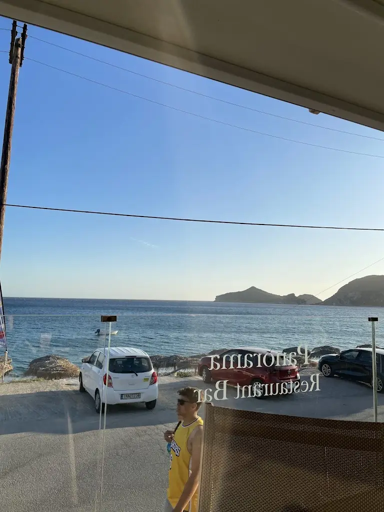 Lily Castledine_Restaurant Bar Panorama._Ágios Geórgios_Bewertung