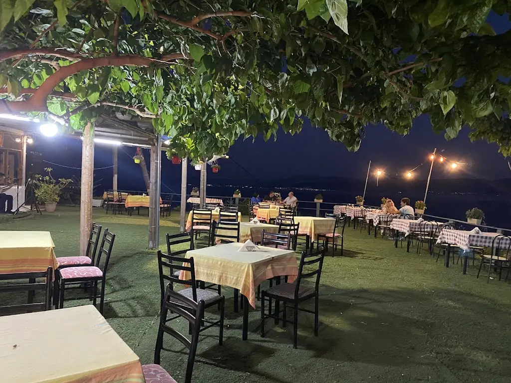 Αρίστος Οικογενειακή Ταβέρνα_Aidipsós_slider_image_1