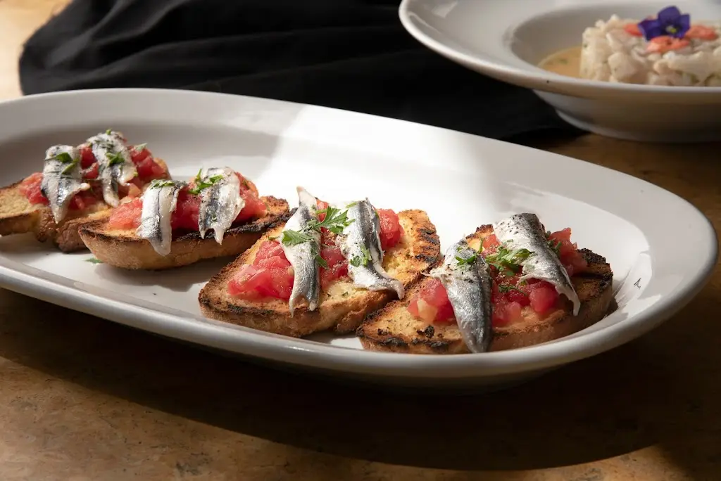 YIASEMI_Aidipsós_slider_image_3