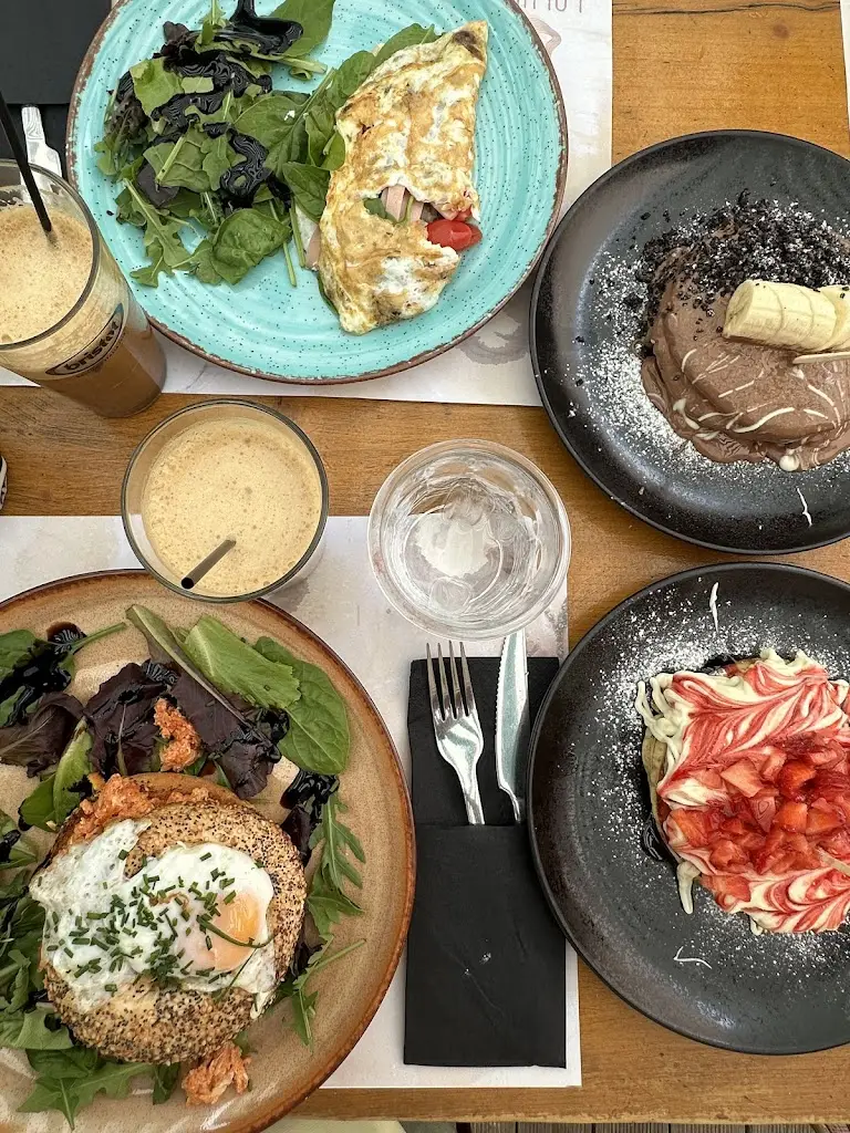 rezai parisa_Lalupa_Zográfos_Bewertung