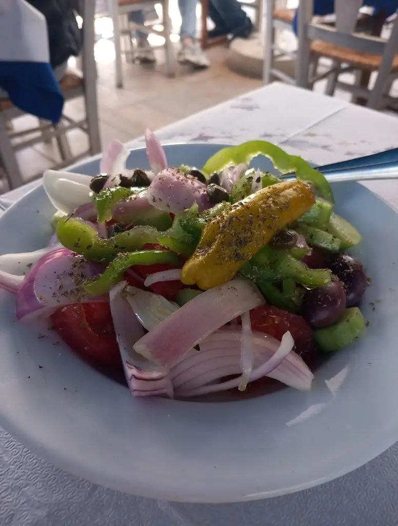 Alexandra Kaminari_Τα Σαρδελάκια_Zográfos_review