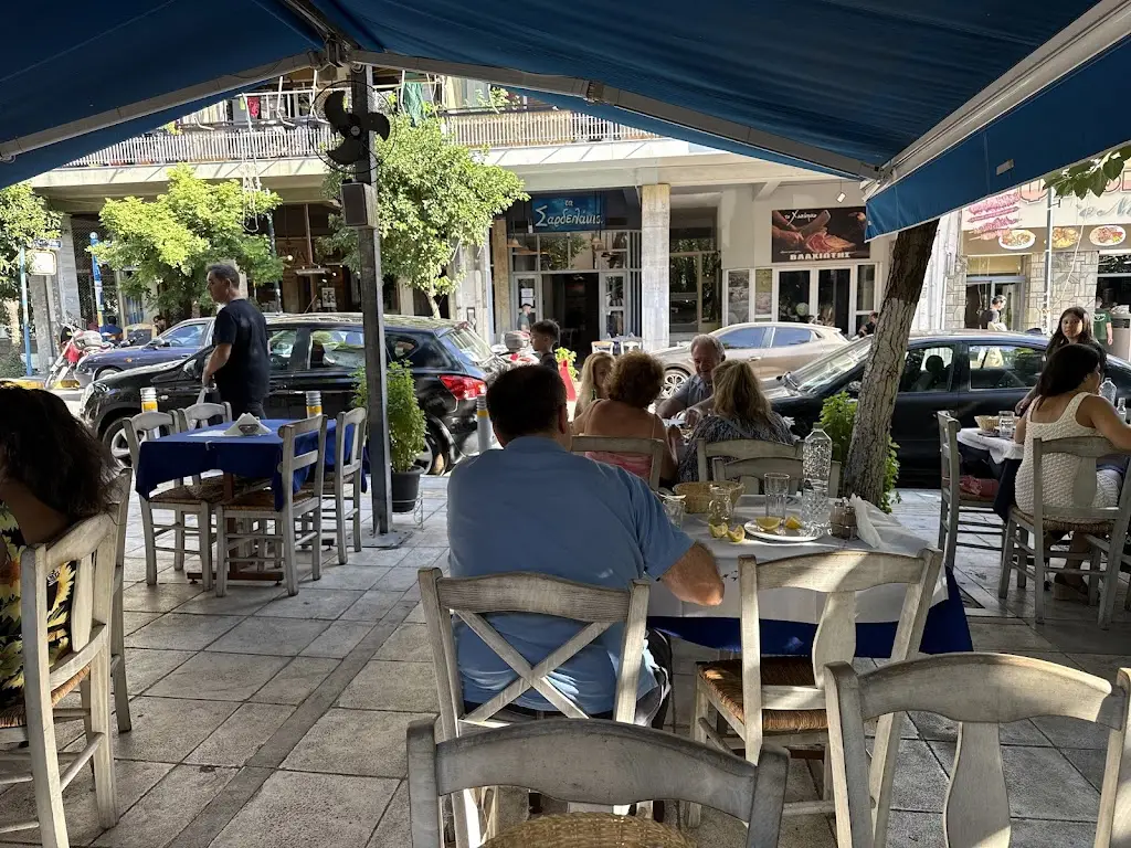 Τα Σαρδελάκια Restaurant in Zográfos
