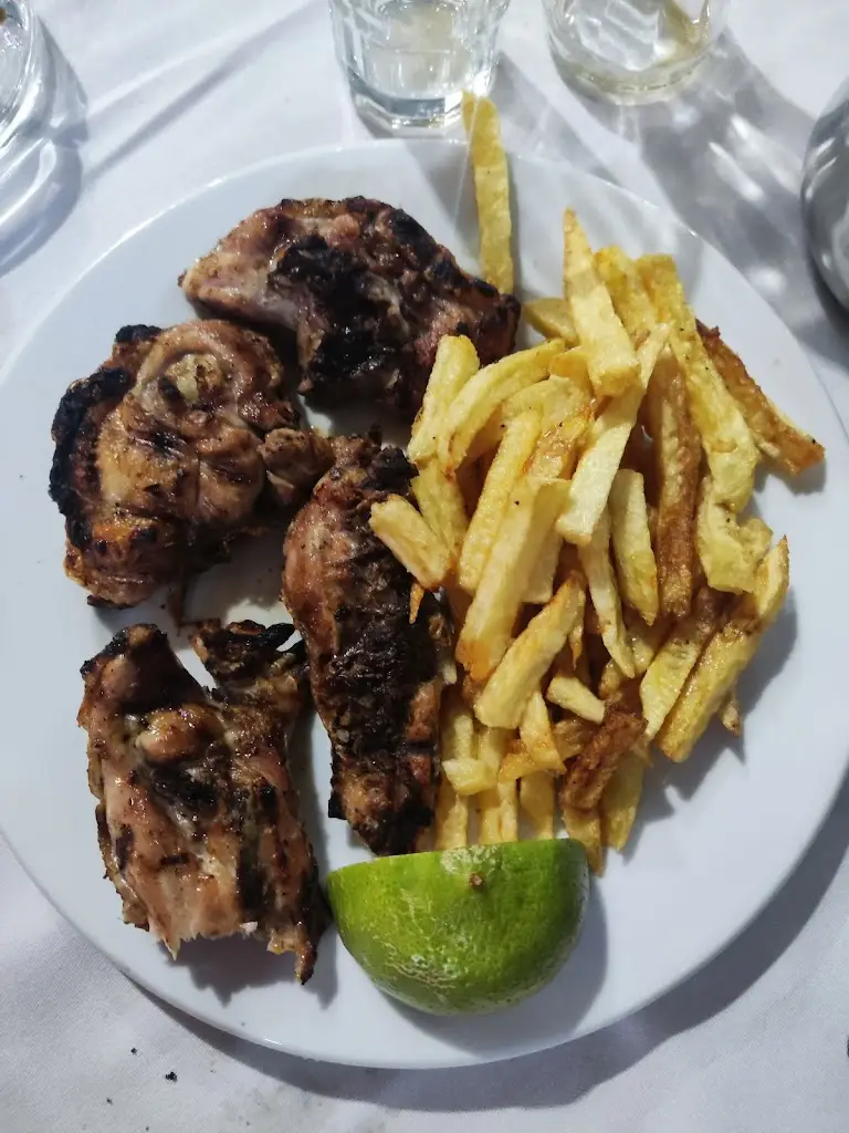 Thalpōrḗ_Zográfos_slider_image_3