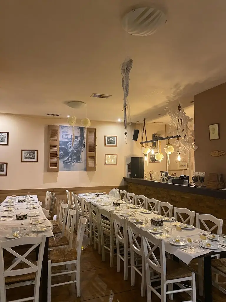 Goudiotiko Tsipouradiko Restaurant in Zográfos