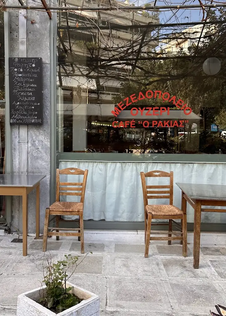 Μεζεδοπωλείο Ο Ράκιας Restaurant in Zográfos