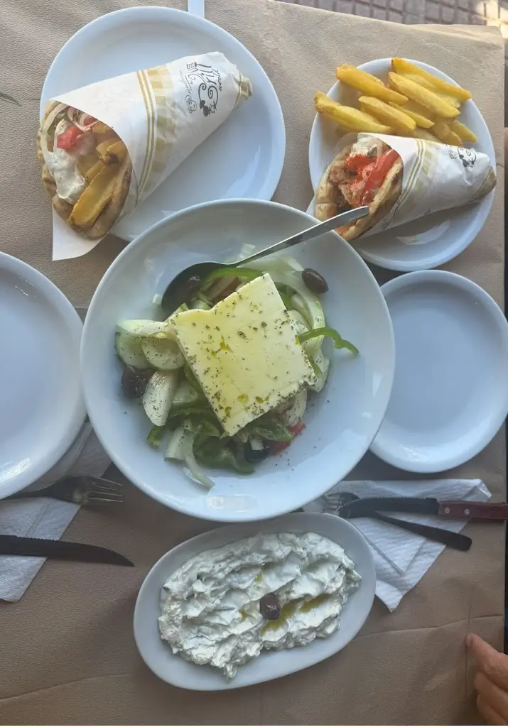 Maria Calabrese_Τα ψητά της παρέας_Zográfos_Bewertung