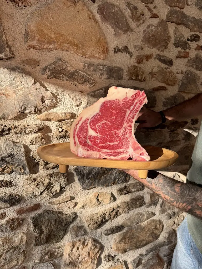 George Theodorou_ΤΑΒΕΡΝΑ ΜΕΤΑΞΥ ΜΑΣ_Amárynthos_Bewertung