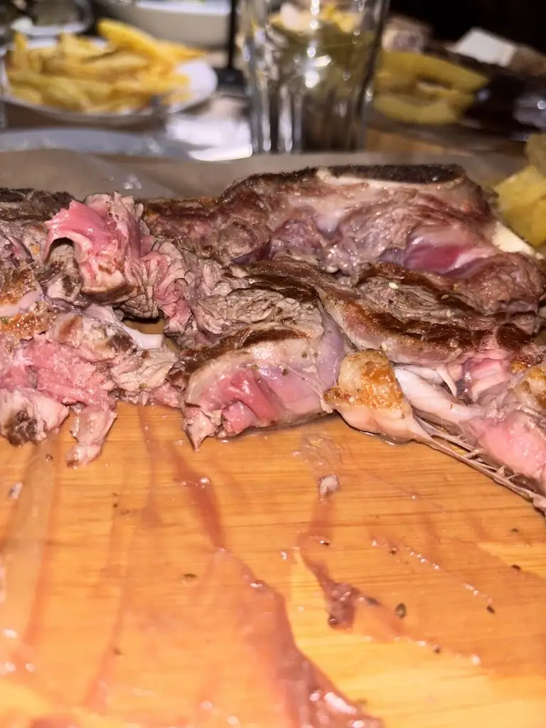 Constantinos_ΤΑΒΕΡΝΑ ΜΕΤΑΞΥ ΜΑΣ_Amárynthos_Bewertung