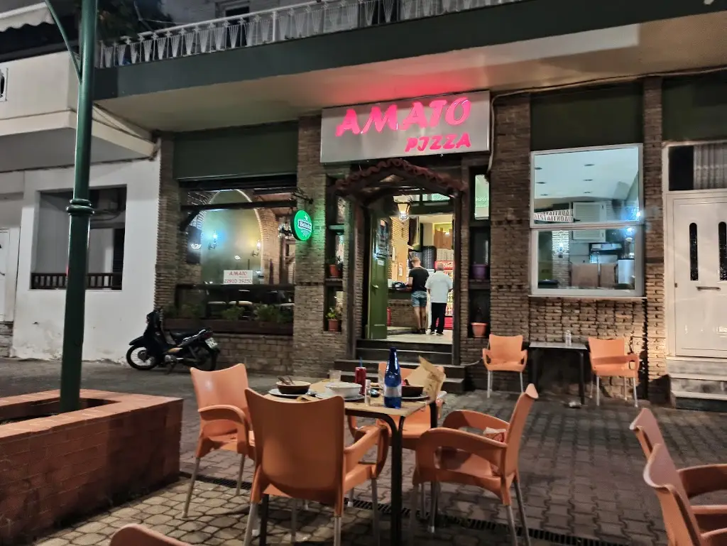 Pizza Amato_Anávyssos_slider_image_1