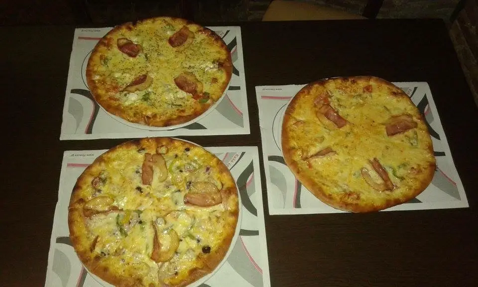 Pizza Amato_Anávyssos_slider_image_3