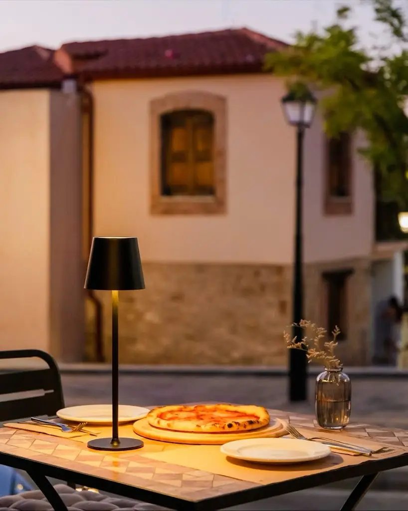 Zoya Restaurant in Akraifnía