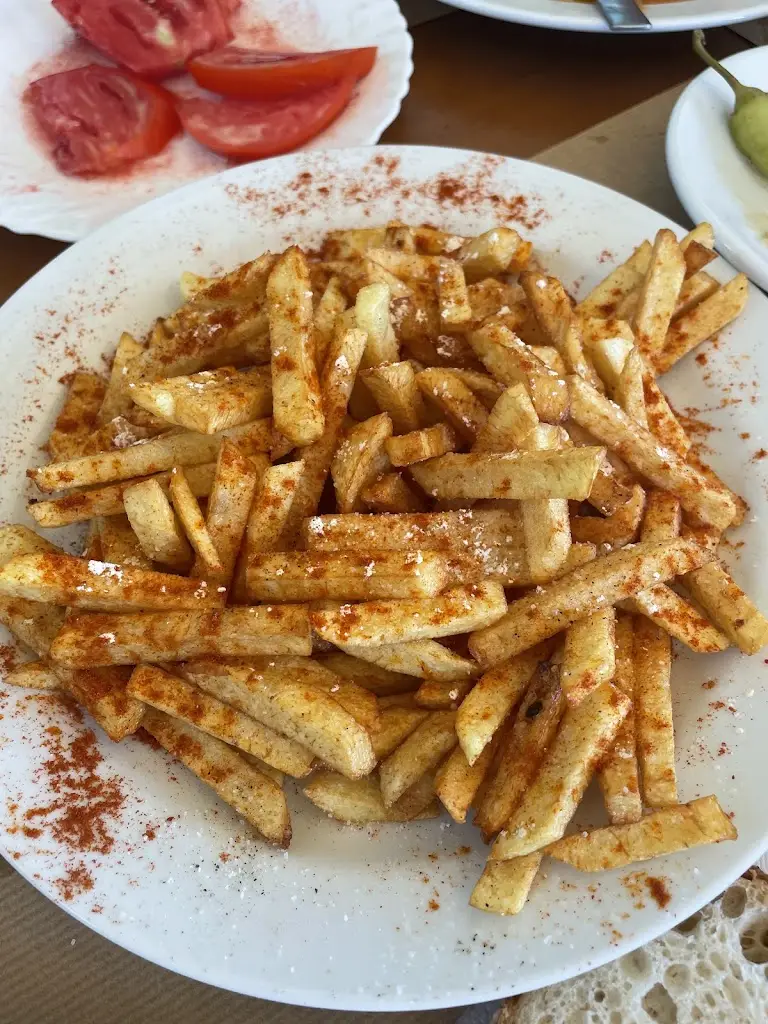 Μεζεδοπωλείο Σκούρα τα πράγματα_Akraifnía_slider_image_1