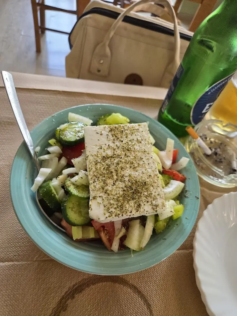 Μεζεδοπωλείο Σκούρα τα πράγματα_Akraifnía_slider_image_2